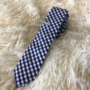 • Mens Skinny Tie With Clip •